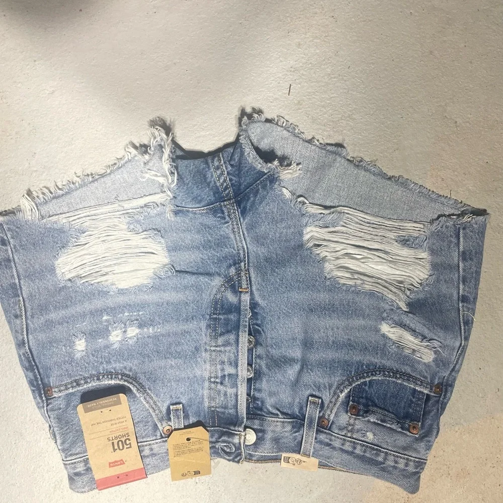 Levi's 501 Distressed Jean Shorts-NWT! - Picture 7 of 9